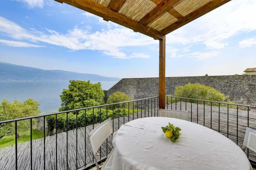 Oleandro Apartment Directly On The Lake Gargnano Εξωτερικό φωτογραφία